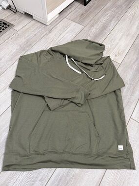 Vuori Olive Green Women’s Performance Pullover Hoodie
